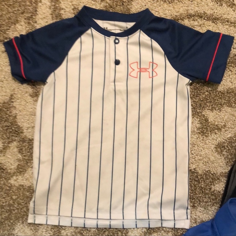 Boys Under Armor baseball looking shirt.